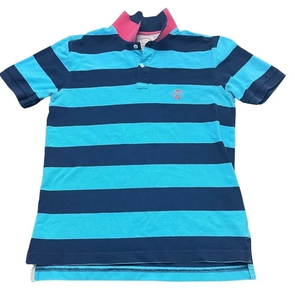 EUC Men’s Brooks Brothers short sleeved polo. Size Medium. Golden Fleece logo.